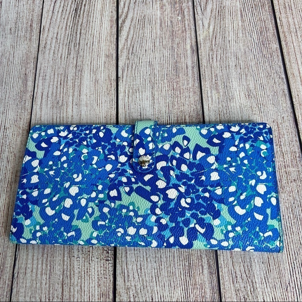 Vera Bradley Vinyl Wallet